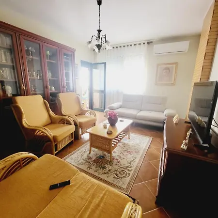 Appartamento Cosy Flat Steps From The Sea Durrës Esterno foto