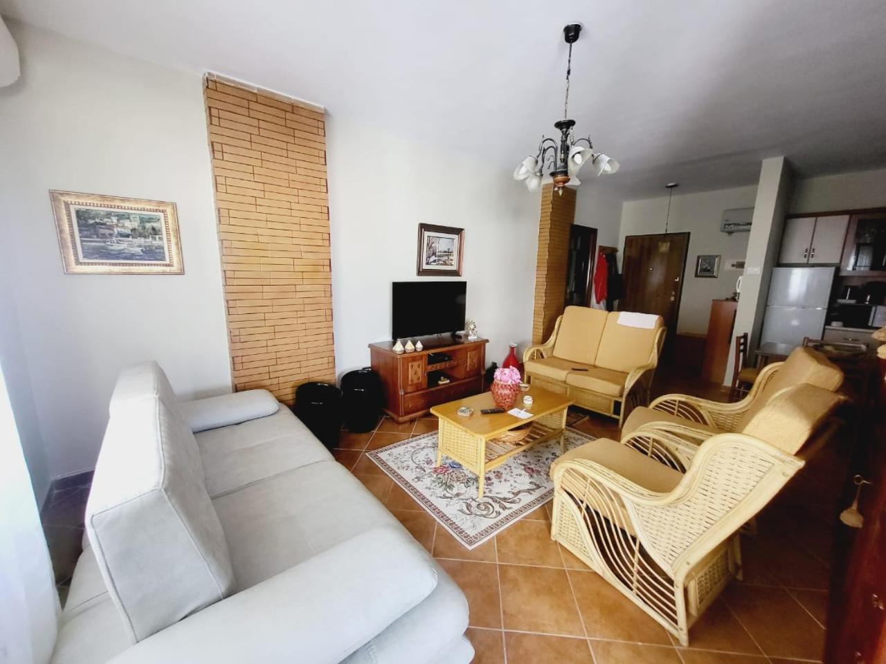Cosy Flat Steps From The Sea * Durrës