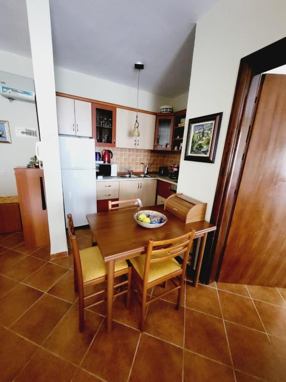 Апартаменти Cosy Flat Steps From The Sea