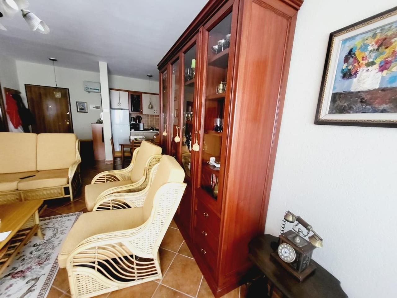 Cosy Flat Steps From The Sea